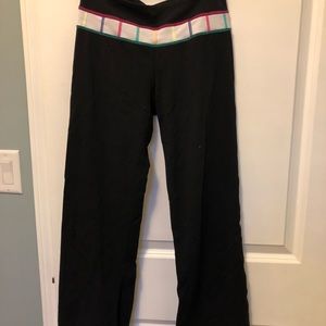 Lululemon yoga pants with multicolor waistband